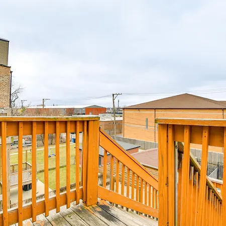 Apartment Less Than 2 Mi To Uchicago Near Bus Stops!