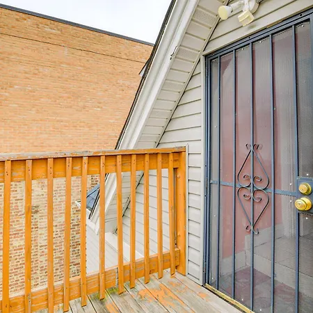 Apartment Less Than 2 Mi To Uchicago Near Bus Stops! *