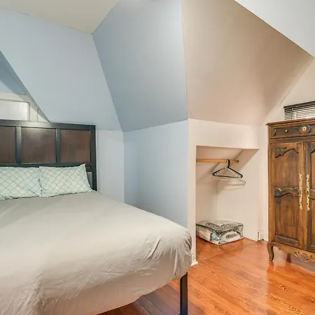 Less Than 2 Mi To Uchicago Near Bus Stops! Chicago