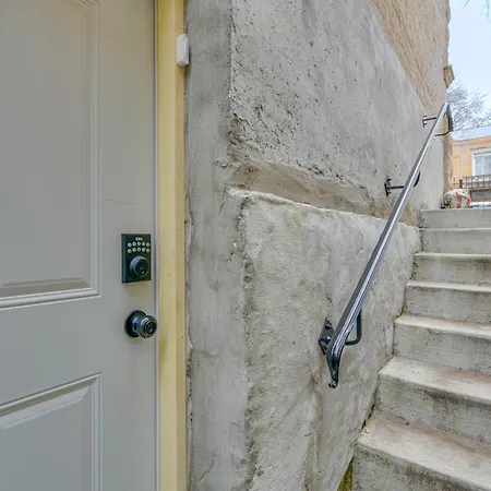 Apartment 1 Mi To Of Urban Escape!
