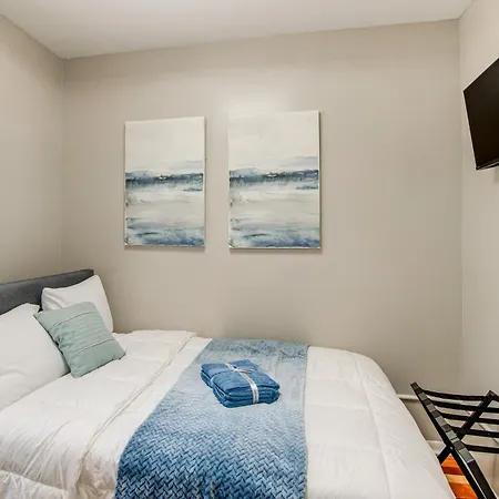 Apartment 2 Mi To South Shore Unit With Balcony And Yard! Chicago