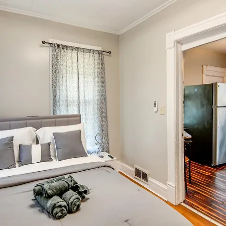 2 Mi To South Shore Unit With Balcony And Yard! * Chicago