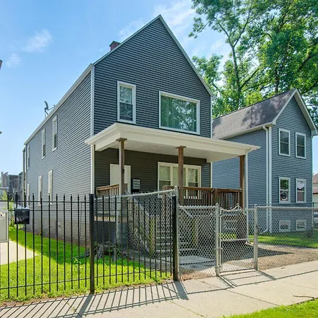 Apartment 2 Mi To South Shore Unit With Balcony And Yard!