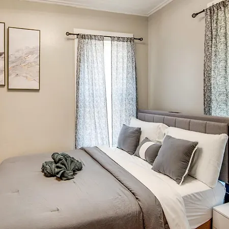 2 Mi To South Shore Unit With Balcony And Yard! * Chicago