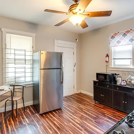 Apartment 2 Mi To South Shore Unit With Balcony And Yard!