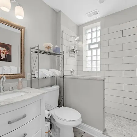 Apartment Modern, Spacious 3br Minutes To Downtown! *