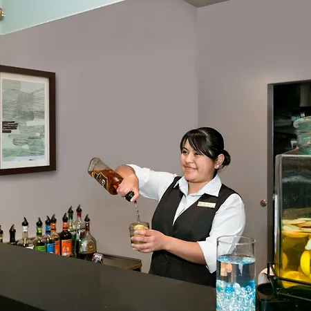 Embassy - Downtown River North 3*