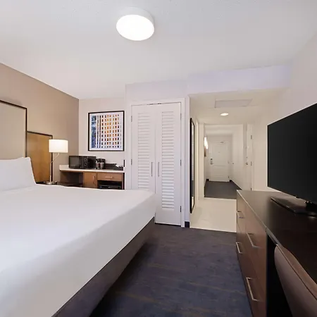 Embassy - Downtown River North Hotel