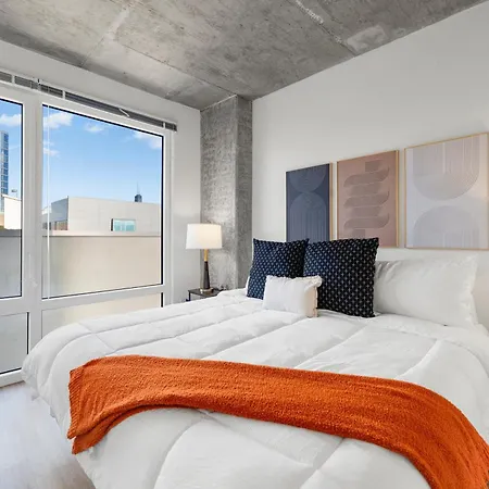 Group-ready 3br Sleek Design & Great Location * Chicago