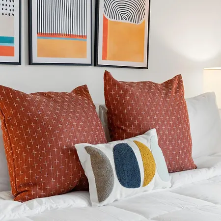 Group-ready 3br Sleek Design & Great Location * Chicago