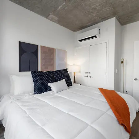 Group-ready 3br Sleek Design & Great Location Hotel *