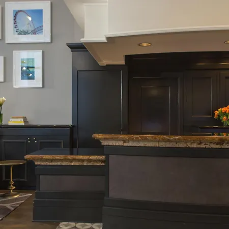 Staypineapple, An Iconic Hotel, The Loop 4*
