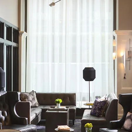 Staypineapple, An Iconic Hotel, The Loop Chicago