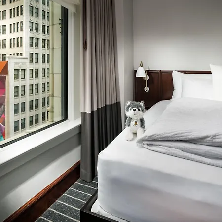 Staypineapple, An Iconic Hotel, The Loop Chicago