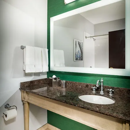 Staypineapple, An Iconic Hotel, The Loop Hotel Chicago