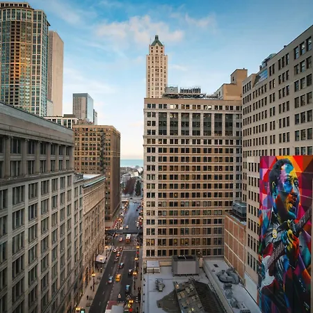 Staypineapple, An Iconic Hotel, The Loop Chicago