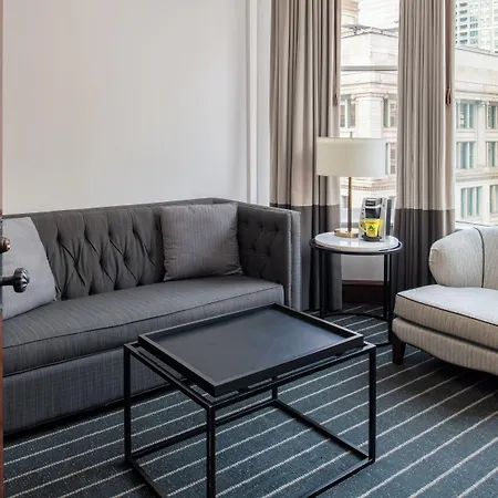 Staypineapple, An Iconic Hotel, The Loop Chicago
