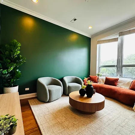 Apartment Gym Garage Parking Balcony Sleeps 4 Chicago