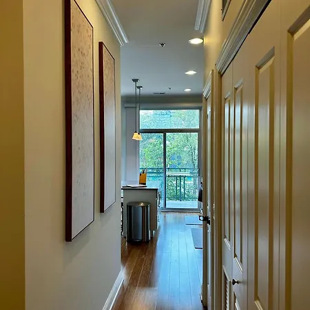 Apartment Gym Garage Parking Balcony Sleeps 4 *
