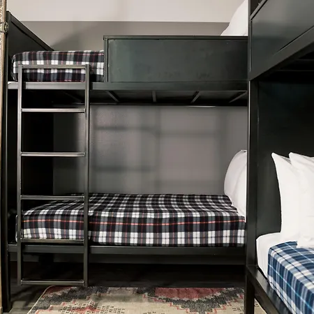 The Collection River North Hotel 3*