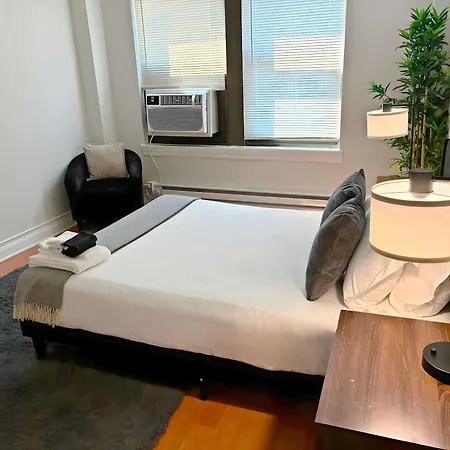 Cozy And Roomy 2br In - Lsalle 1802