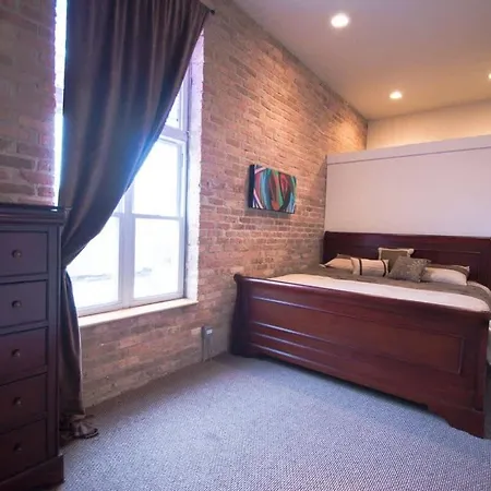 Amazing Wicker Park Penthouse With Skyline Views *