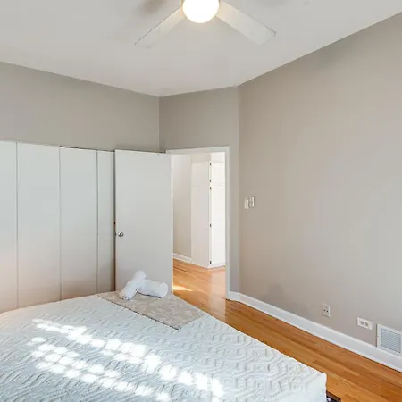 Pet-friendly With Pool Table Walk To Wrigley Field *