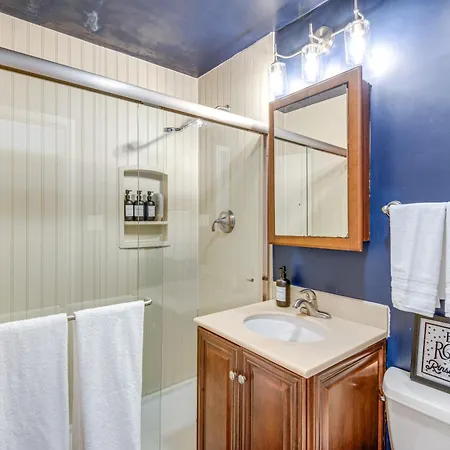 Pet-friendly With Pool Table Walk To Wrigley Field Holiday home *