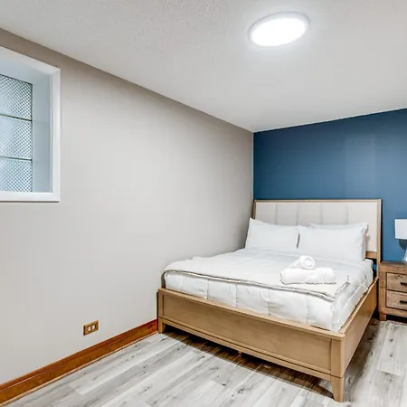 Pet-friendly With Pool Table Walk To Wrigley Field Chicago