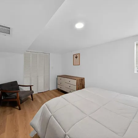 Getaway With Pool Table & Modern Comfort Chicago