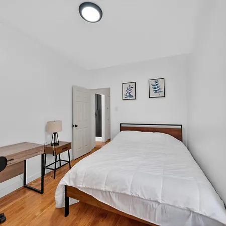 Getaway With Pool Table & Modern Comfort Holiday home