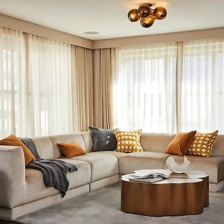 55 Downtown Hotel 4*