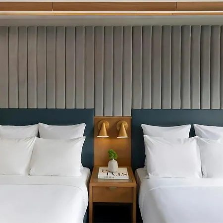 55 Downtown 4*