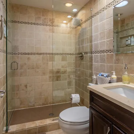 Holiday home 3-story Townhome Free Parking Private Patio Washer-dryer Chicago
