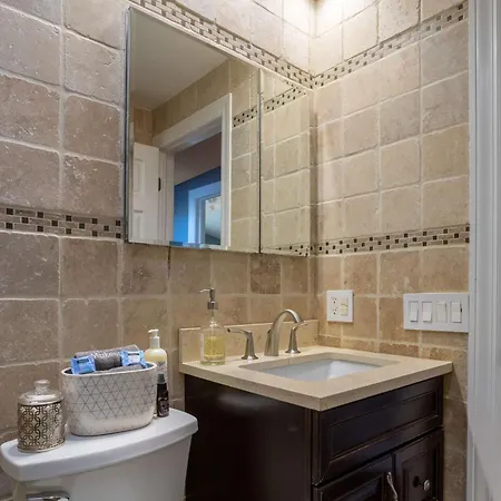 Holiday home 3-story Townhome Free Parking Private Patio Washer-dryer Chicago