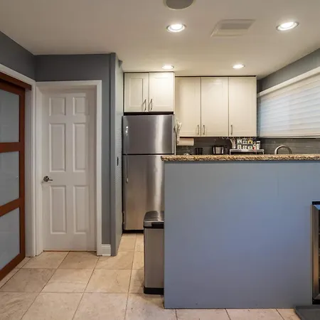 3-story Townhome Free Parking Private Patio Washer-dryer Holiday home Chicago