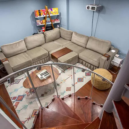 Holiday home 3-story Townhome Free Parking Private Patio Washer-dryer