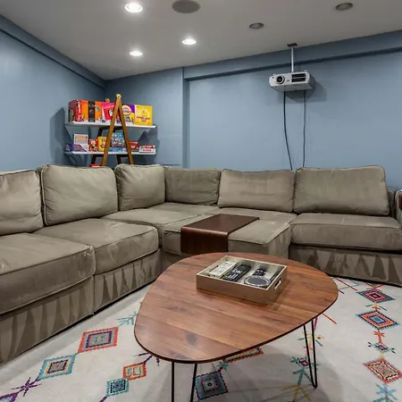 Holiday home 3-story Townhome Free Parking Private Patio Washer-dryer Chicago