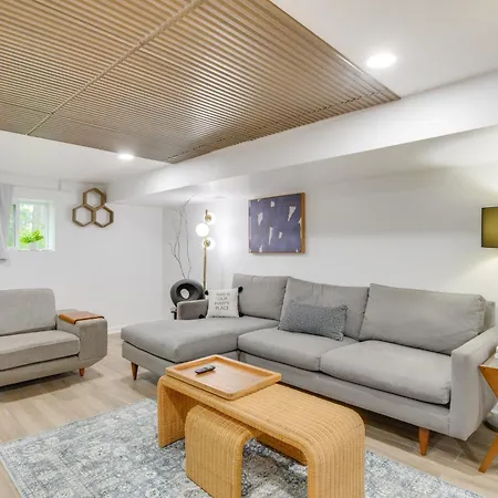 Apartment 2 Mi To Logan Square: Pet-friendly Urban Oasis! Chicago