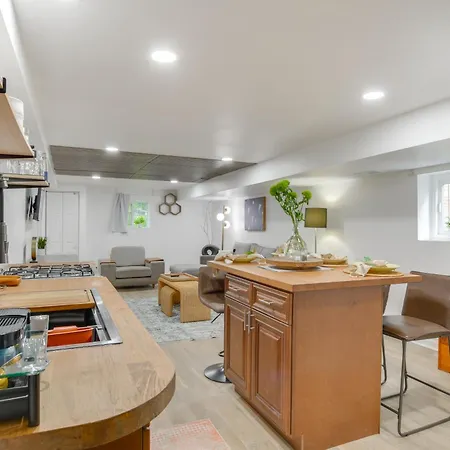 Apartment 2 Mi To Logan Square: Pet-friendly Urban Oasis! Chicago