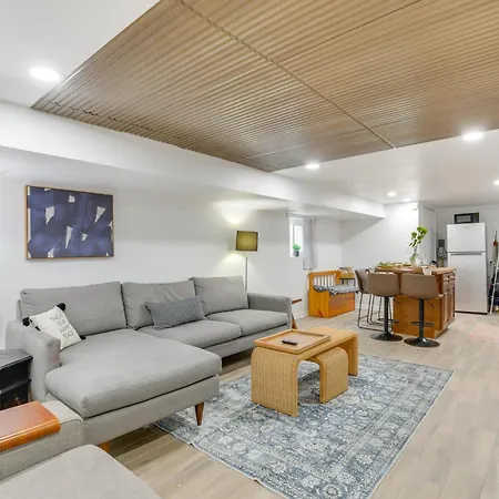 2 Mi To Logan Square: Pet-friendly Urban Oasis! *