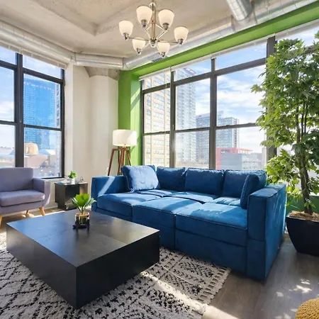 Skyline 2br In South Loop With Optional Parking & Gym Access Near Mccormick Place, Soldier Field And Lakefront Chicago