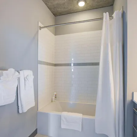 2br Designer Loft Modern Luxe In Center Apartment *