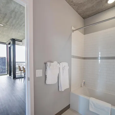 Apartment 2br Designer Loft Modern Luxe In Center