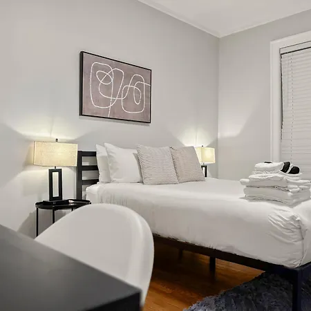 Spacious 4br Retreat - Chase E1 Apartment Chicago