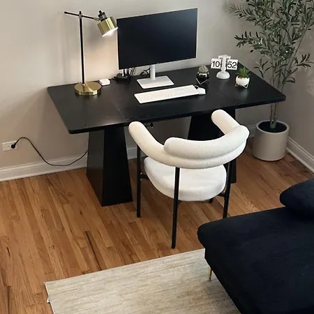 Holiday home Sleeps 26 • Modern Multi-unit • Gym • Workspaces Chicago