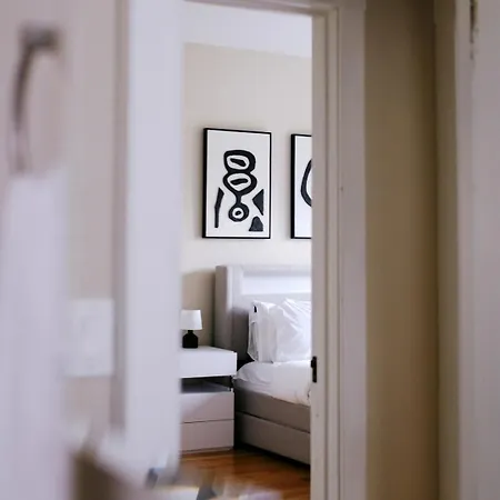 Holiday home Sleeps 26 • Modern Multi-unit • Gym • Workspaces Chicago