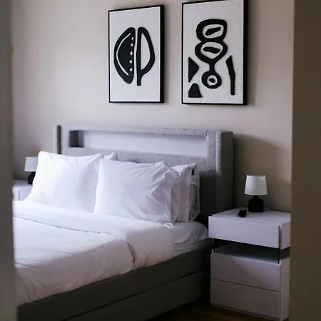 Holiday home Sleeps 26 • Modern Multi-unit • Gym • Workspaces *