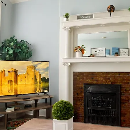 Apartment Prime Wrigley Spot Workspace Chicago