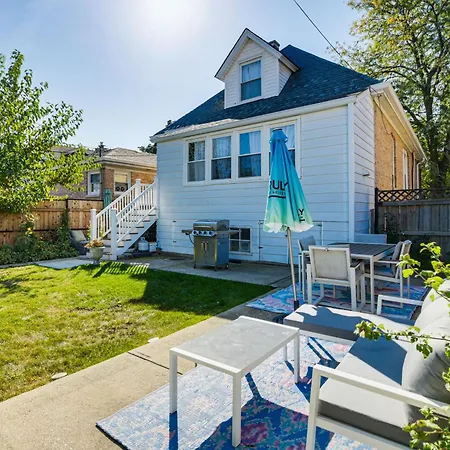 Apartment 2 Mi To Logan Square: Pet-friendly Urban Oasis! Chicago